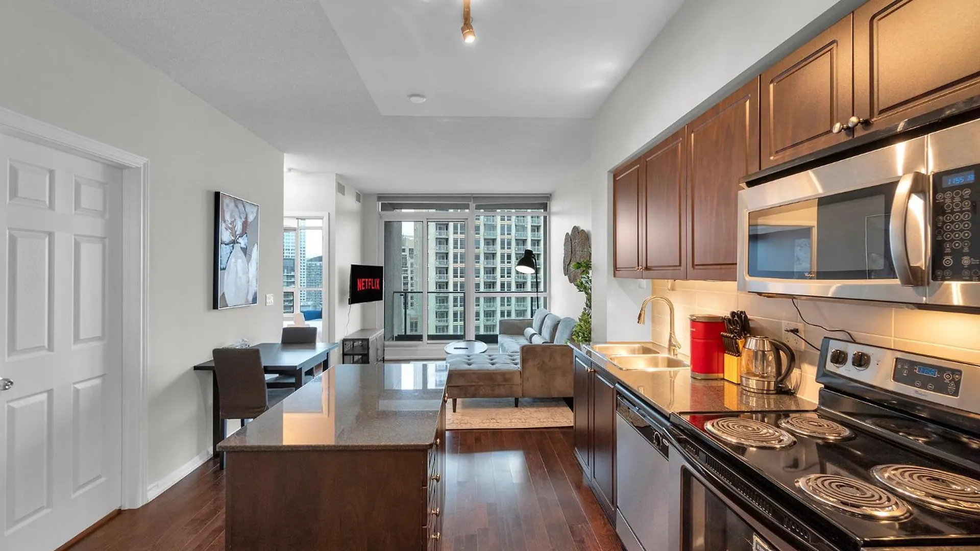 Spacious 2Br - Pool Gym Sauna Hot Tub Free Parking Toronto 0*,