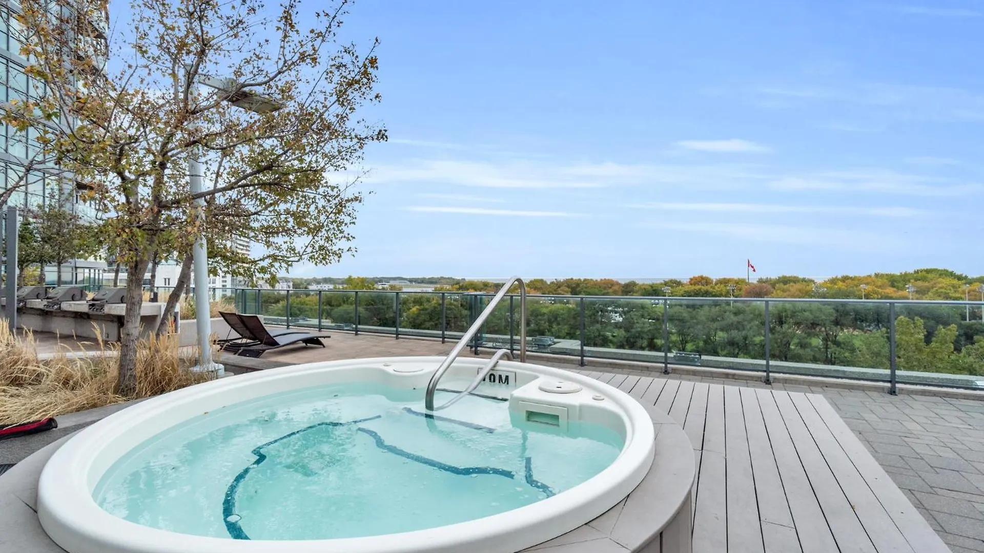 Spacious 2Br - Pool Gym Sauna Hot Tub Free Parking Toronto 0*,