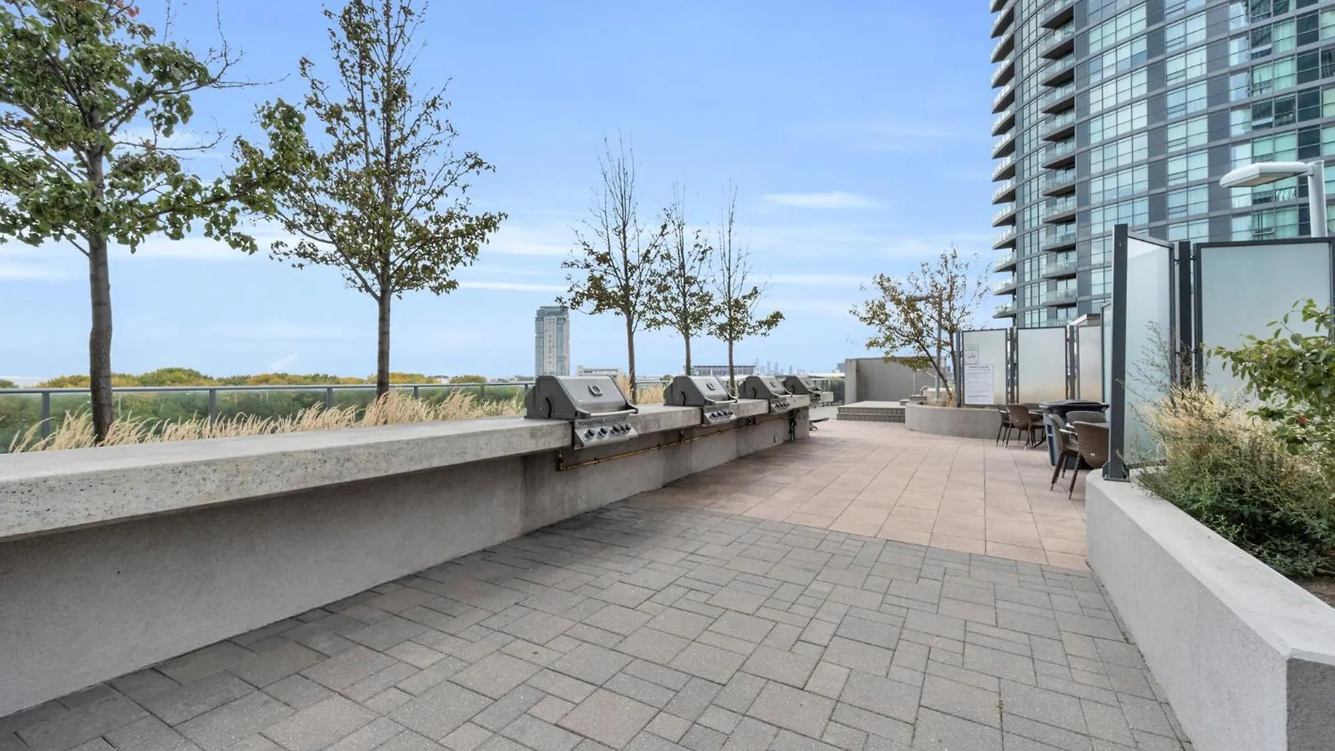 Spacious 2Br - Pool Gym Sauna Hot Tub Free Parking Toronto