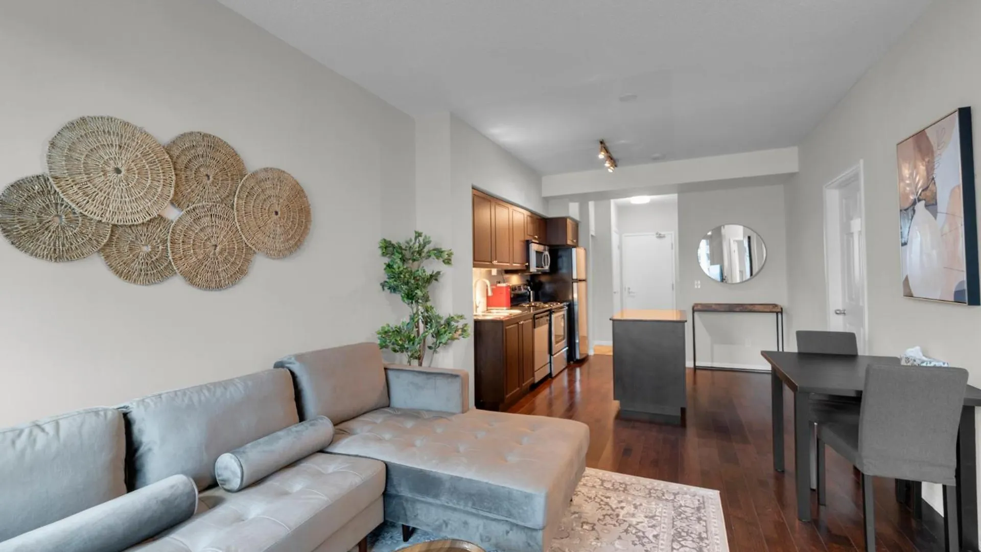 Apartment Spacious 2Br - Pool Gym Sauna Hot Tub Free Parking Toronto